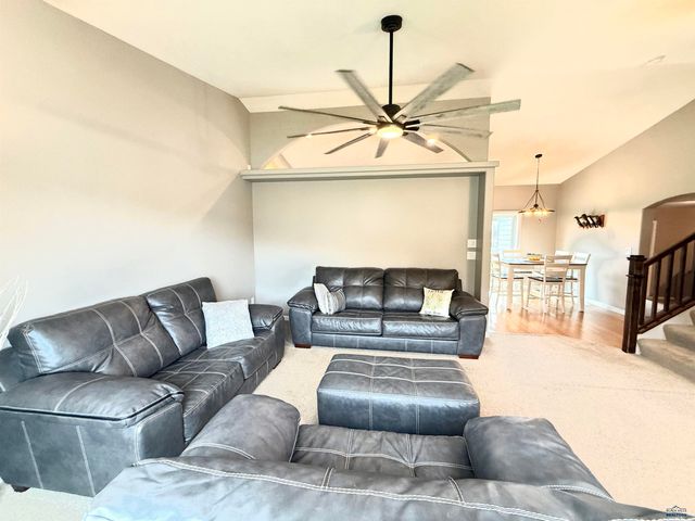 14827 GLENWOOD DR, Summerset, SD 57769