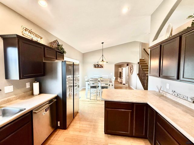 14827 GLENWOOD DR, Summerset, SD 57769