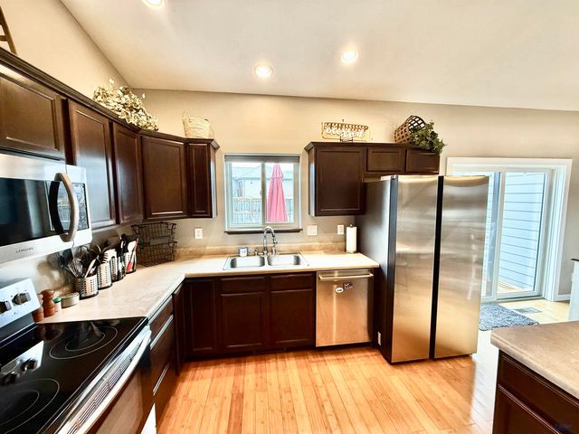 14827 GLENWOOD DR, Summerset, SD 57769