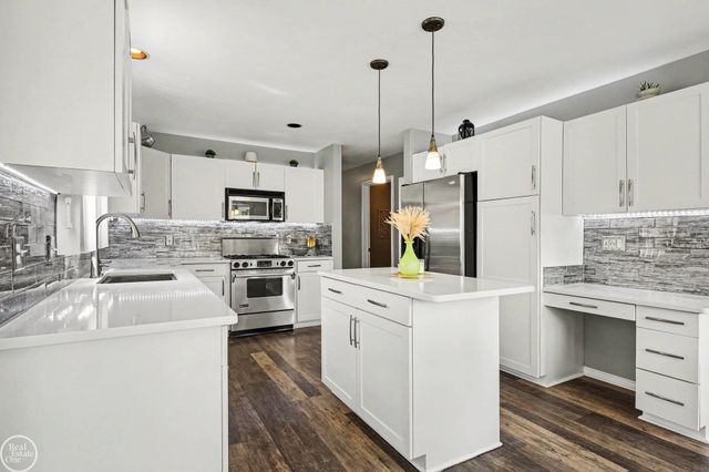 48710 Lafayette Drive, Macomb Twp, MI 48044