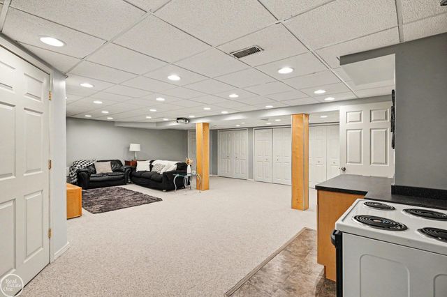 48710 Lafayette Drive, Macomb Twp, MI 48044