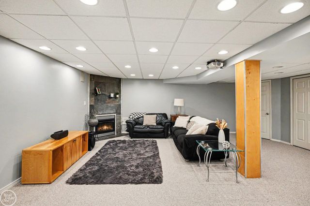 48710 Lafayette Drive, Macomb Twp, MI 48044
