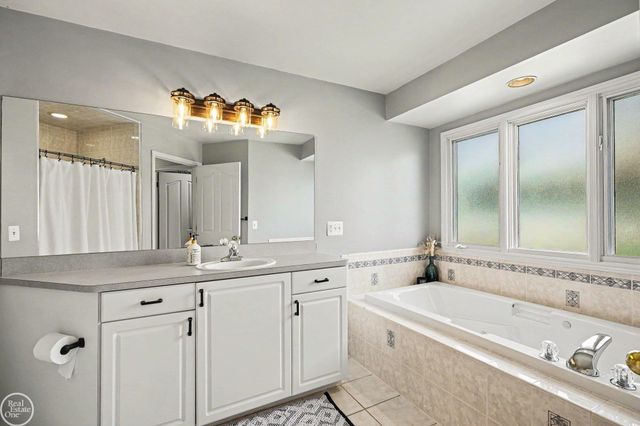 48710 Lafayette Drive, Macomb Twp, MI 48044