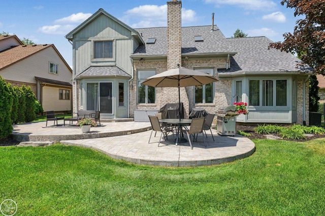48710 Lafayette Drive, Macomb Twp, MI 48044