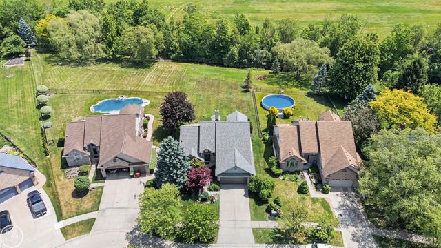 48710 Lafayette Drive, Macomb Twp, MI 48044