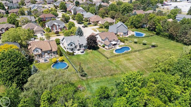 48710 Lafayette Drive, Macomb Twp, MI 48044