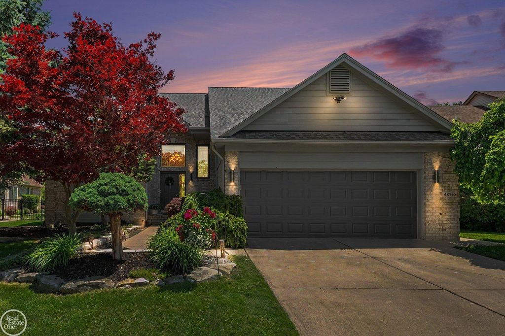 48710 Lafayette Drive, Macomb Twp, MI 48044