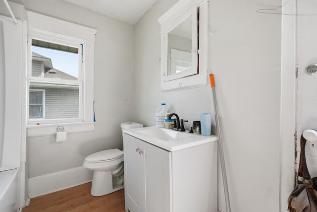 1111 East, Akron, OH 44307