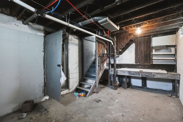 1111 East, Akron, OH 44307