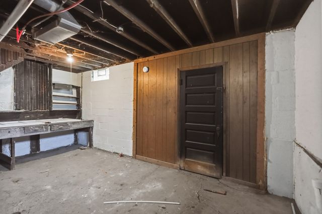 1111 East, Akron, OH 44307