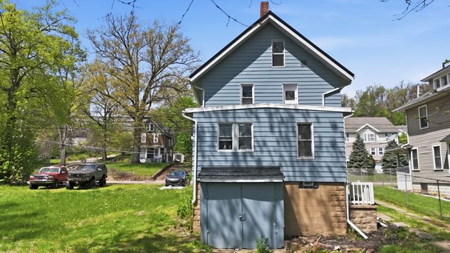 1111 East, Akron, OH 44307
