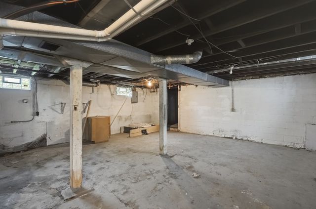1111 East, Akron, OH 44307