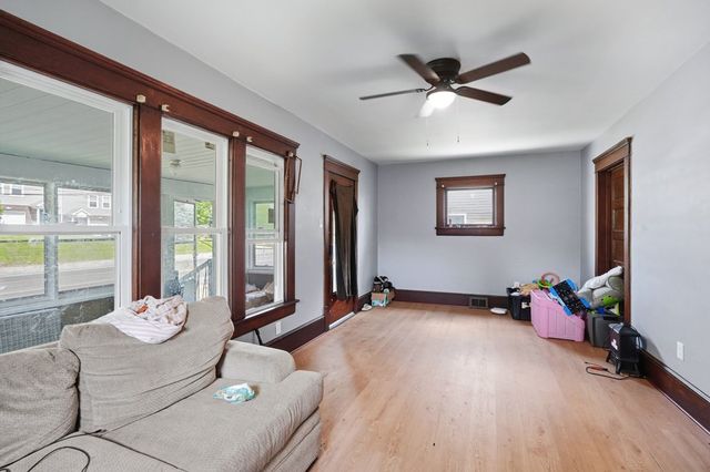 1111 East, Akron, OH 44307