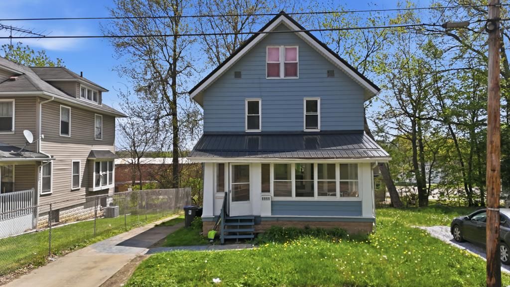 1111 East, Akron, OH 44307