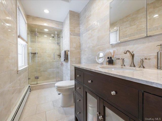 16 Wright Road, Rockville Centre, NY 11570