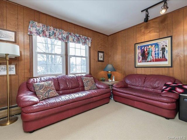 16 Wright Road, Rockville Centre, NY 11570