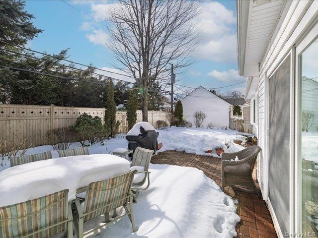 16 Wright Road, Rockville Centre, NY 11570