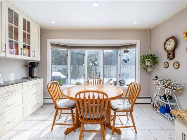 16 Wright Road, Rockville Centre, NY 11570