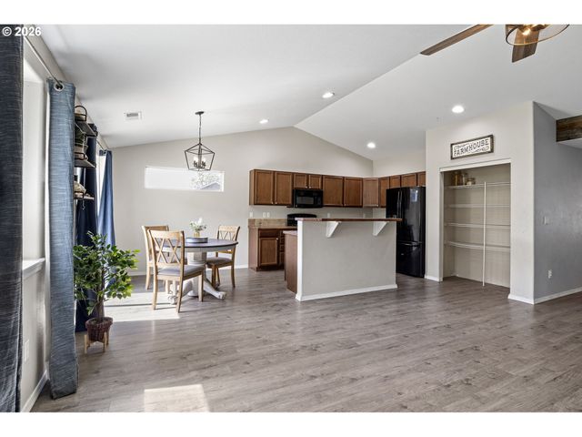 153 QUINCY Ave, Roseburg, OR 97471