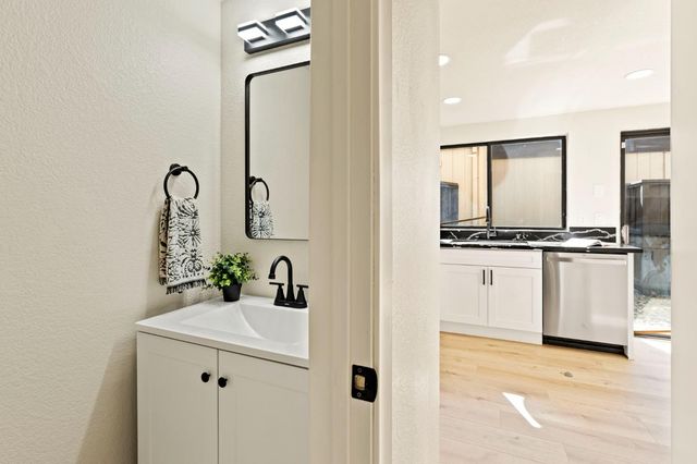 6892 Calvine Rd, Sacramento, CA 95823