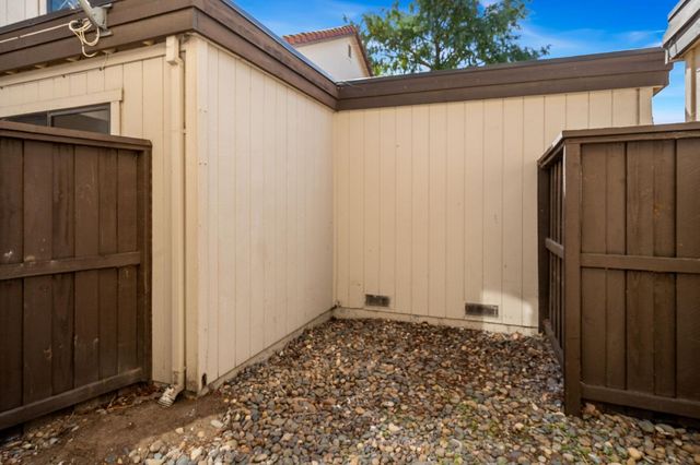 6892 Calvine Rd, Sacramento, CA 95823