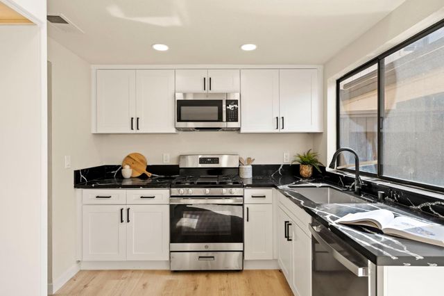 6892 Calvine Rd, Sacramento, CA 95823