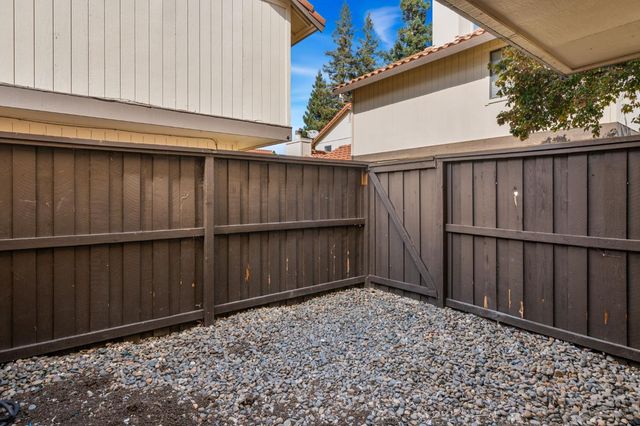 6892 Calvine Rd, Sacramento, CA 95823