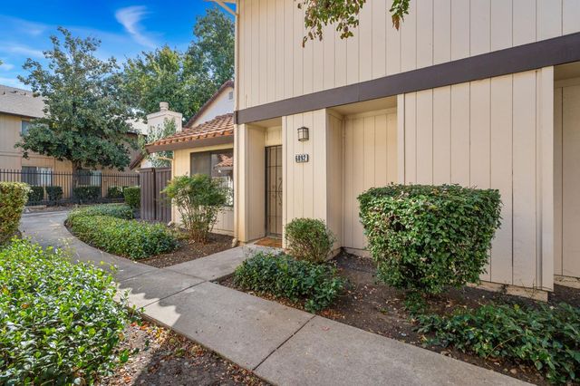 6892 Calvine Rd, Sacramento, CA 95823