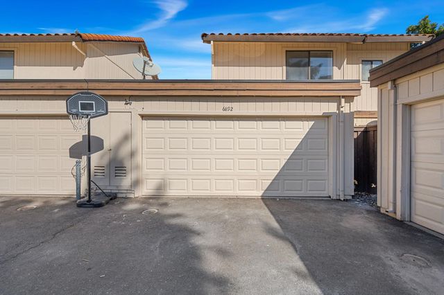 6892 Calvine Rd, Sacramento, CA 95823