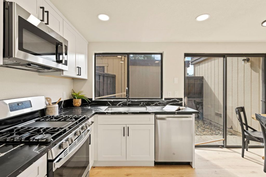 6892 Calvine Rd, Sacramento, CA 95823