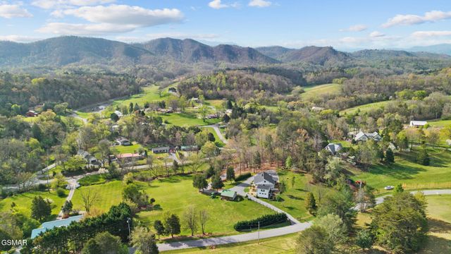 1945 Valley Woods Drive, Sevierville, TN 37862