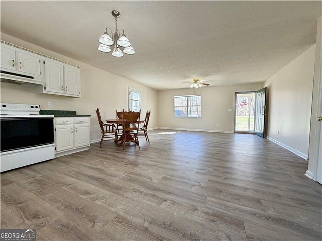 633 Cash Road NE, Calhoun, GA 30701