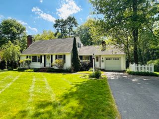 1193 Amostown Rd, West Springfield, MA 01089