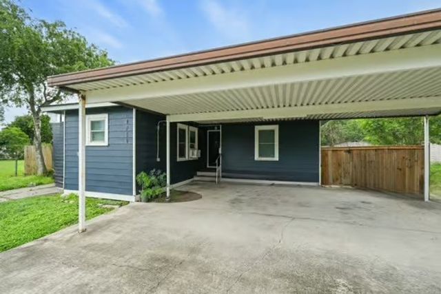 4714 Queen Dr, Corpus Christi, TX 78415