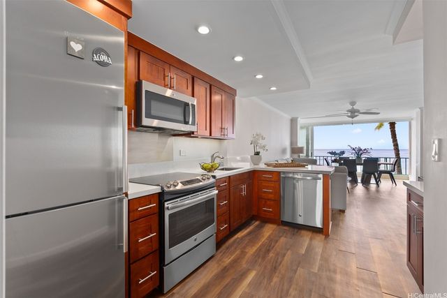 2999 Kalakaua Avenue 202, Honolulu, HI 96815