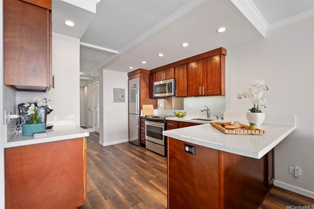 2999 Kalakaua Avenue 202, Honolulu, HI 96815