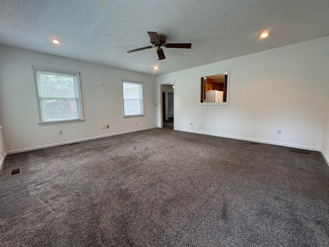 1038 W Sherwood Drive, Sumter, SC 29153