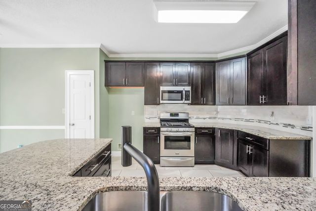 70 Barrington Farms Court, Sharpsburg, GA 30277