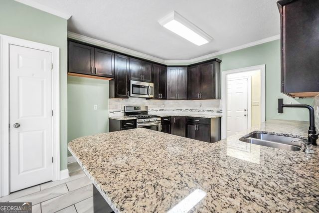 70 Barrington Farms Court, Sharpsburg, GA 30277