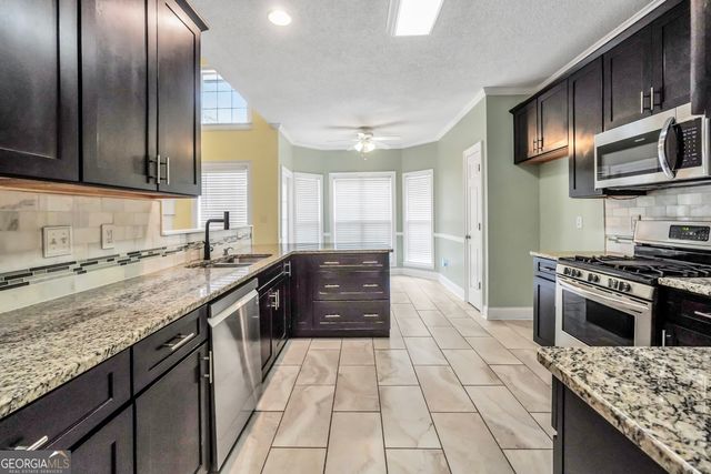 70 Barrington Farms Court, Sharpsburg, GA 30277