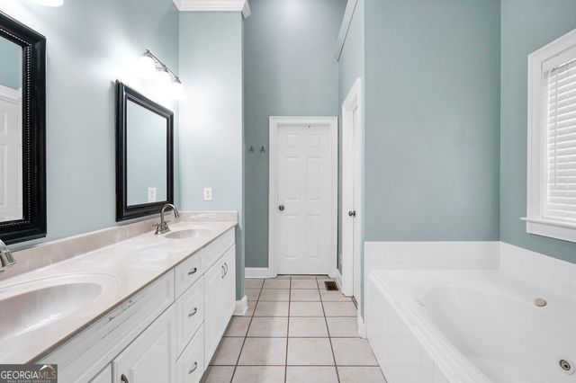 70 Barrington Farms Court, Sharpsburg, GA 30277