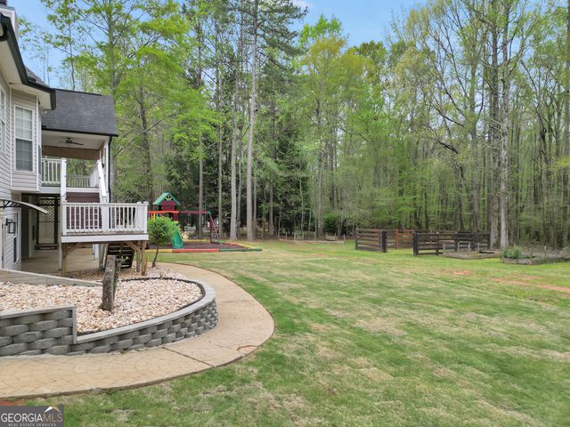 70 Barrington Farms Court, Sharpsburg, GA 30277