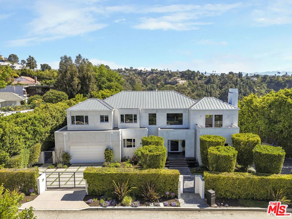 Image 1 of property listing at 1116 Linda Flora Dr, Los Angeles, CA 90049