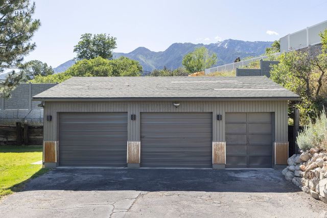 2105 E DIMPLE DELL RD, Sandy, UT 84092