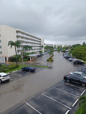 3030 Marcos Dr T304, Aventura, FL 33160