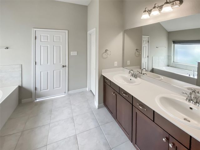 22621 Fountaingrass LN, Lago Vista, TX 78645