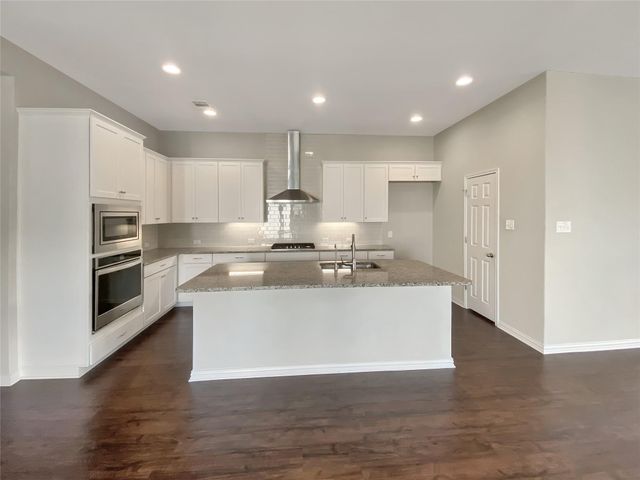 22621 Fountaingrass LN, Lago Vista, TX 78645