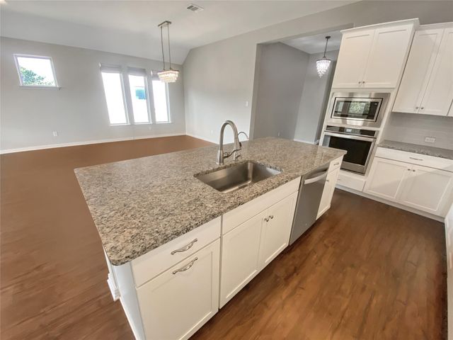 22621 Fountaingrass LN, Lago Vista, TX 78645