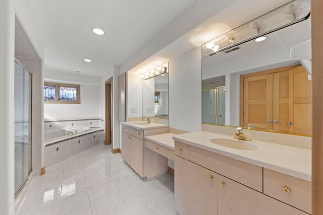 13258 Lakepoint Drive, Plainfield, IL 60585