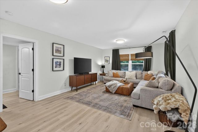 1910 Wensley Drive, Charlotte, NC 28210